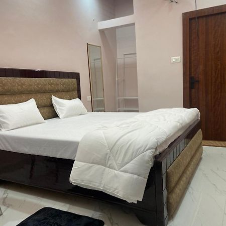 Nirmal Niwas Hotel Varanasi Exterior photo